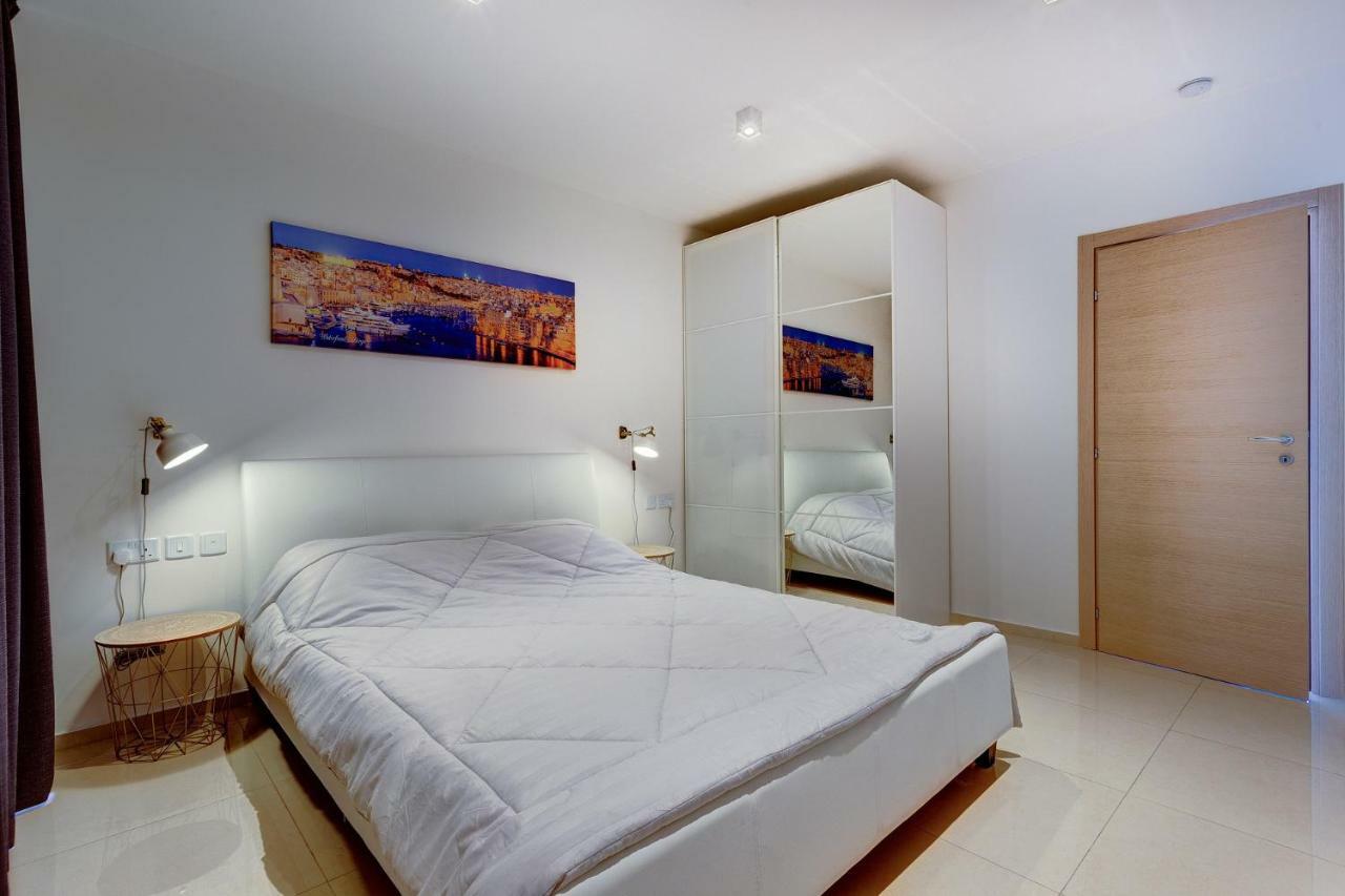 Апартаменты Cosy 1Br Penthouse With Terrace, Great Location Gzira Экстерьер фото