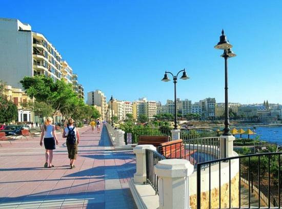 Апартаменты Cosy 1Br Penthouse With Terrace, Great Location Gzira Экстерьер фото